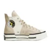 Chuck 70 High Plus „Logo Collage – Beach Stone“
