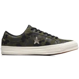 One Star mit grünem Camouflage-Print